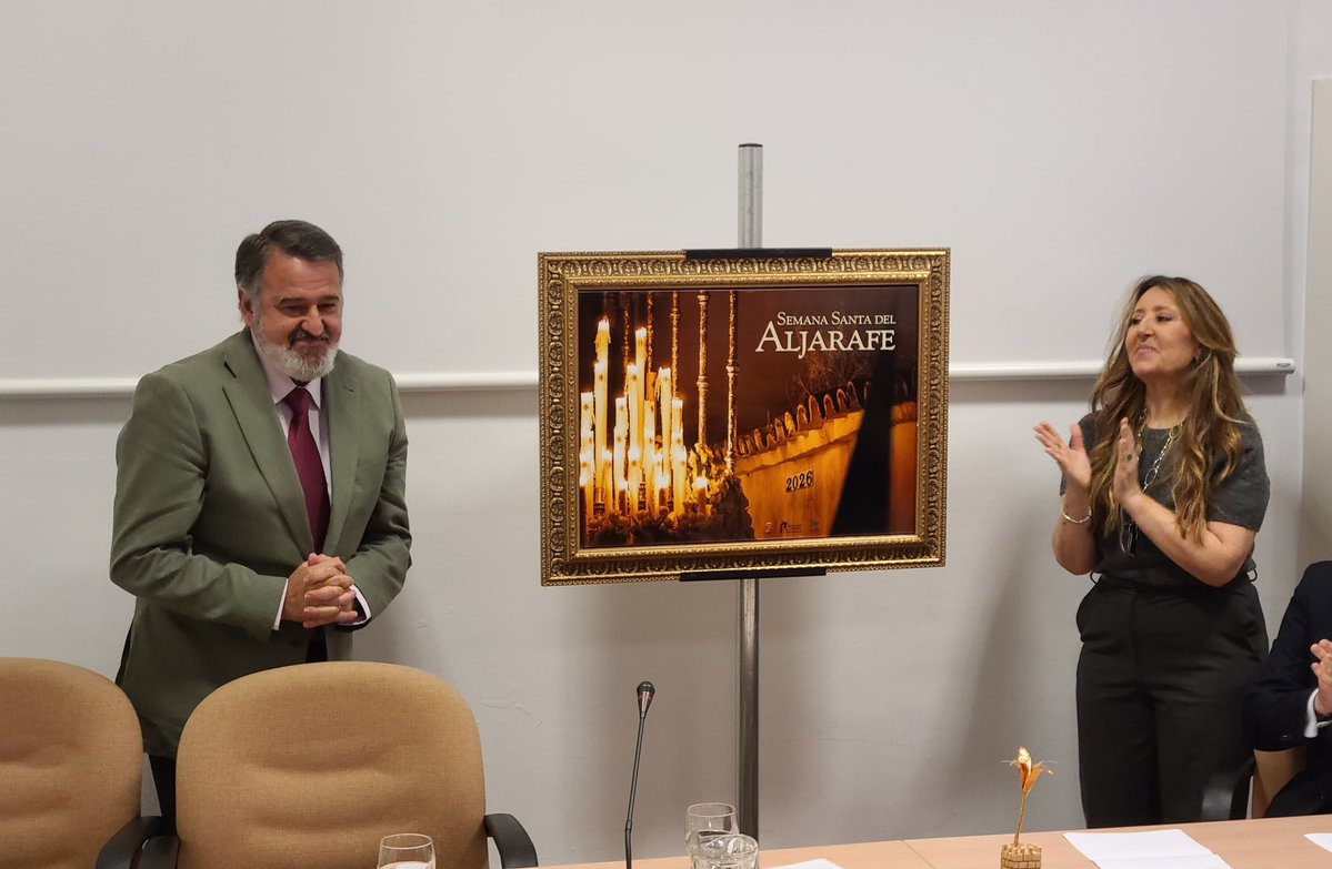 Y el Aljarafe, ya pregonada a viva voz y luz,  se echa un año más a las calles después del tiempo de Lauretum. Enhorabuena <a href="/mcjunca/">Manolo Castro</a>