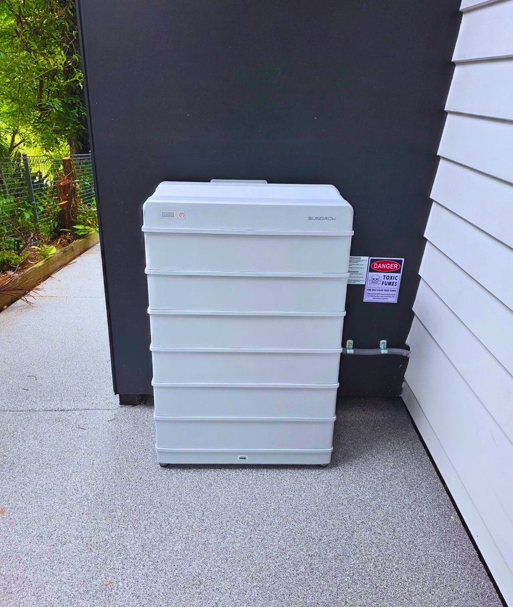 GreenSolarSys's tweet photo. Powered by sunshine ☀️
Backed by @Sungrow_Power  🔋
Living smarter every day ⚡😌

DM us to get a free quote! 📩

#Sungrow #SolarBattery #HomeEnergy #CleanEnergy #SolarStorage #BatteryBackup #SolarInstaller #greensolar #greensolarsystems #solarpanels #solarenergy #brisbanesolar https://t.co/MYD5eSjCRo