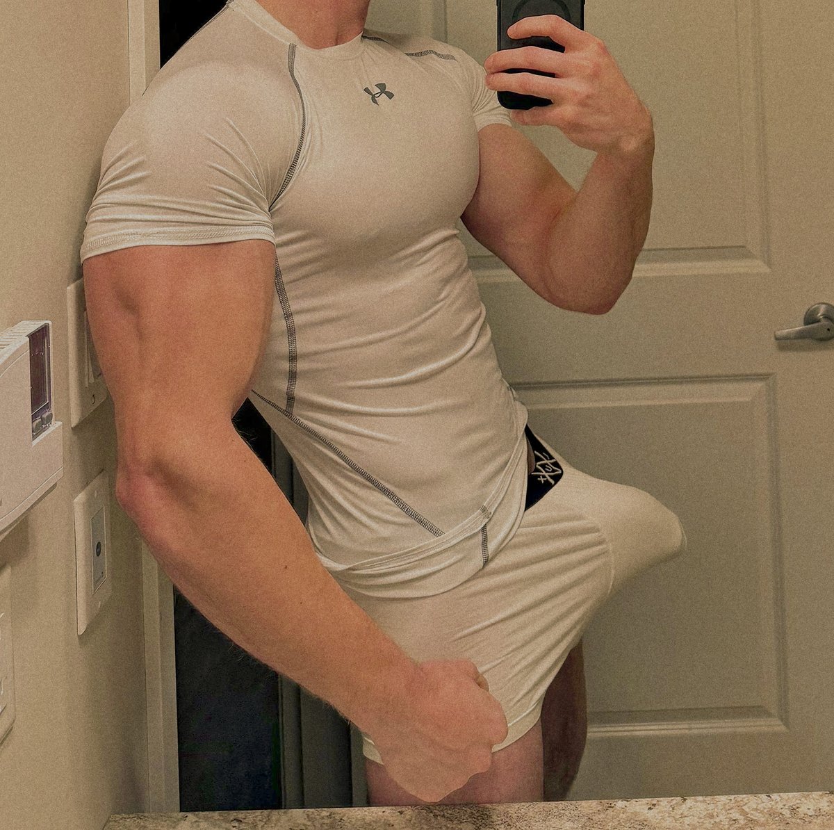 ᅠ
ᅠᅠ
ᅠᅠᅠᅠᅠᅠᅠᅠᅠᅠ¡Volvió él!

Anda con más ganas que nunca de atender a todo aquél que quiera pasar un buen rato.
ᅠ
ᅠᅠ