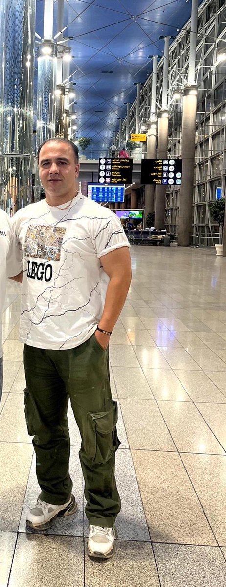 جاوید نام «#میثم_زارعی ۳۹ ساله پدر ۲ فرزند، رشت
بچه هاش ناراحتن اسم باباشون هیچ جا نیست 😭😭😭😭»