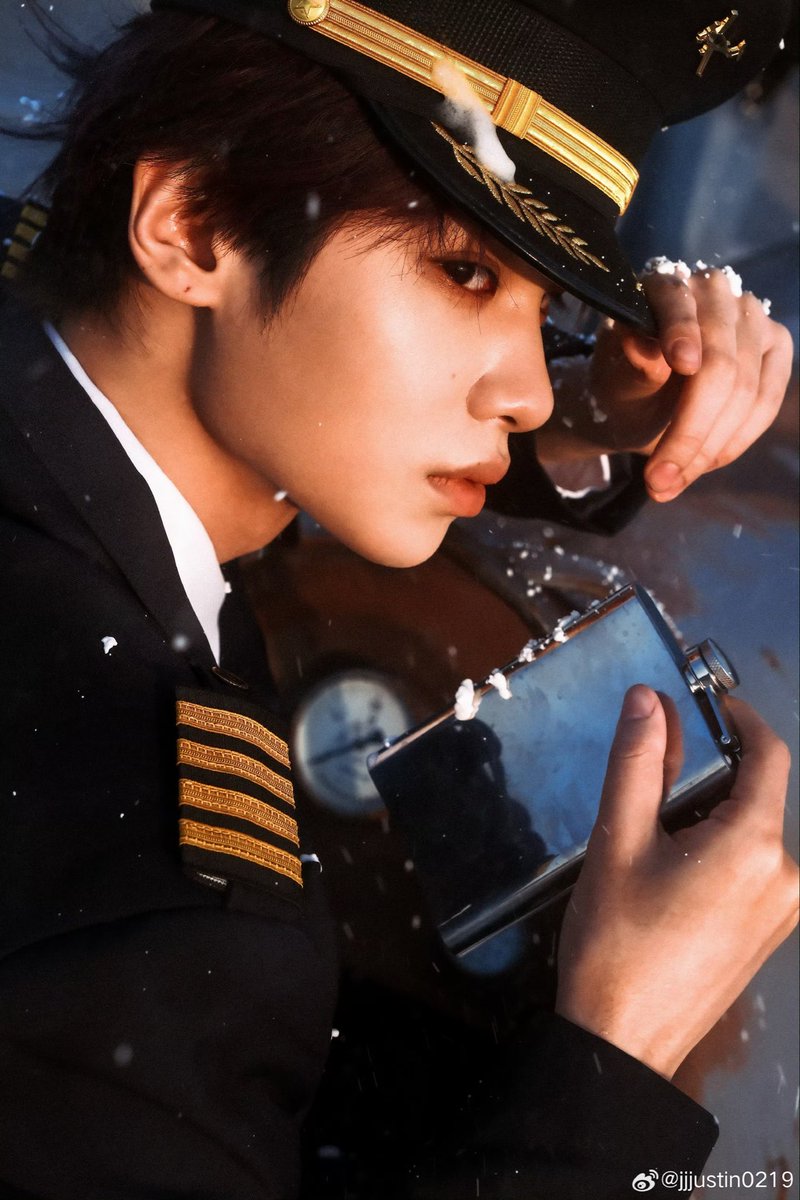 _JustInHmh_'s tweet photo. ジャスティン24歳のお誕生日おめでとう💚

これからもジャステンの進む航路が、晴れ渡る青空でありますように✈️🧑‍✈️☀️
そしてどこまでも高く、夢へ向かって羽ばたいていけますように🕊️
離れていても心にはいつもジャスティン！
ずっと健康で笑顔でいてね🫶🏻
 #justin黄明昊0219生日快乐 https://t.co/Q8c8TLxVGL