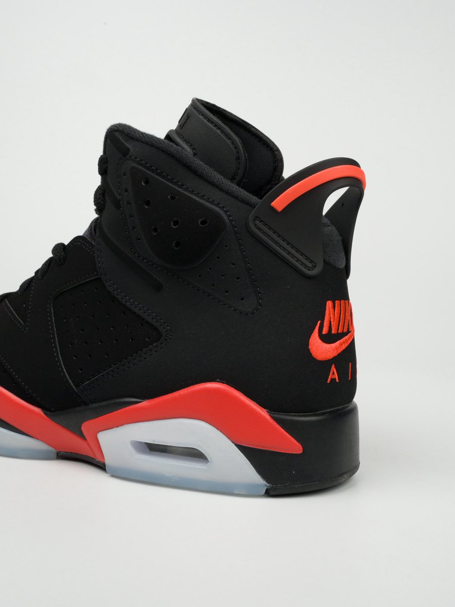 Some shots of the “Infrared Salesman” Jordan 6📸