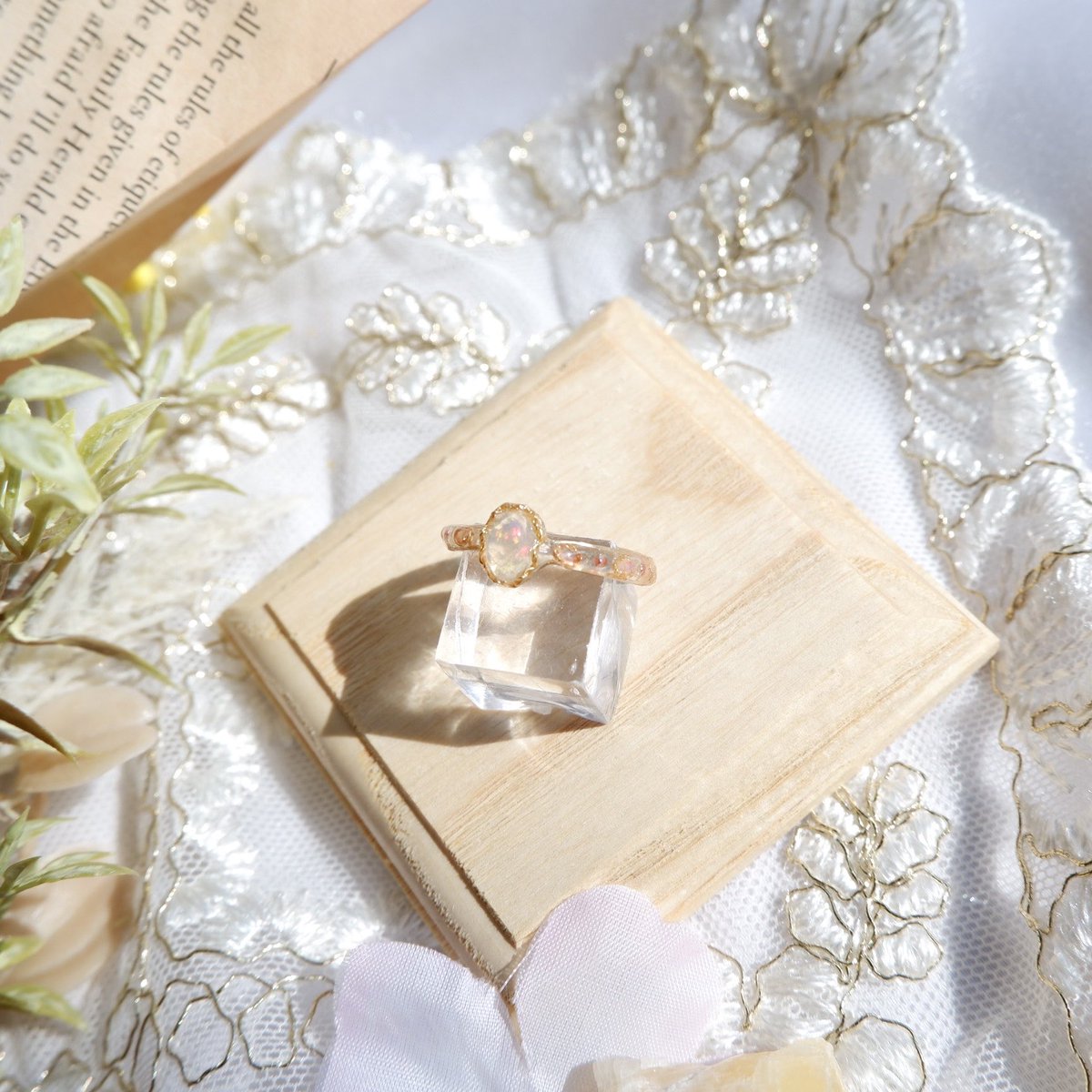 おはようございます❣️☺️ 

今日は朝から日の光が入ってるので、オパールのリングを撮影しようと思います🥰💓💍
赤の遊色効果が分かる写真も撮れました〜💕もう少し写真増やしたいと思います✨
拡大して是非ご覧になってください👍

あとでポストまた遊びに来ます💓
宜しくお願いします☺️✨