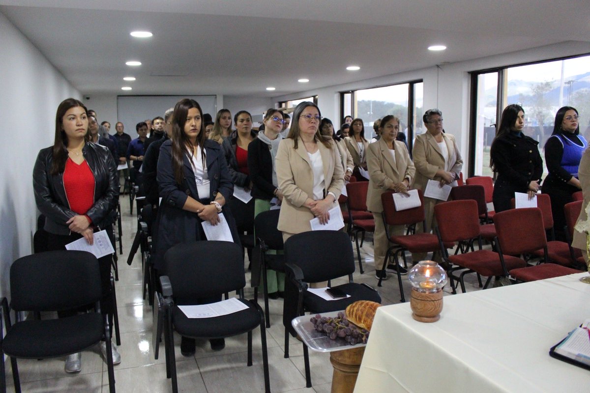 FORPO's tweet photo. Hoy vivimos un Miércoles de Ceniza muy especial en FORPO. Estos son los espacios que nos unen como familia, permitiéndonos fortalecer nuestra fe y compromiso institucional.

#FORPO #MiércolesDeCeniza #Reflexión https://t.co/d5xCk5Lh5E