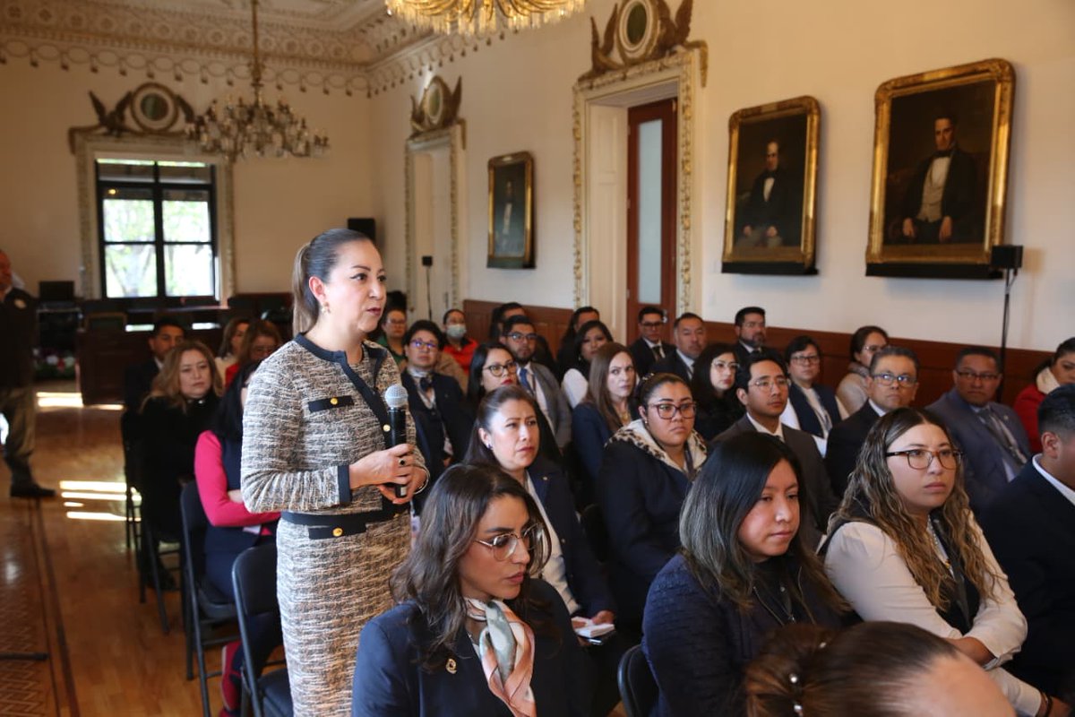 PJEdomex's tweet photo. Integrantes del Tribunal de Disciplina Judicial realizaron una visita de trabajo a los órganos de segunda instancia en materia penal con sede en el Palacio de Justicia de Toluca.

Durante la reunión, se abrió un espacio de diálogo con magistradas, magistrados y personal judicial del Primer, Segundo y Tercer Tribunal de Alzada en Materia Penal, Sala Unitaria Penal y del Tribunal de Alzada Especializado en Justicia Penal para Adolescentes.

La jornada fue encabezada por la Magistrada Maricela Reyes Hernández, Presidenta del Tribunal, junto con sus integrantes: las Magistradas  Karla Ivonne Díaz Iniesta y Nancy Flores Mendoza; los Magistrados Alejandro Jaime Gómez Sánchez y Jesús Ángel Cadena Alcalá, así como Sara Deyanira Pérez Olivares, Secretaria Técnica.
