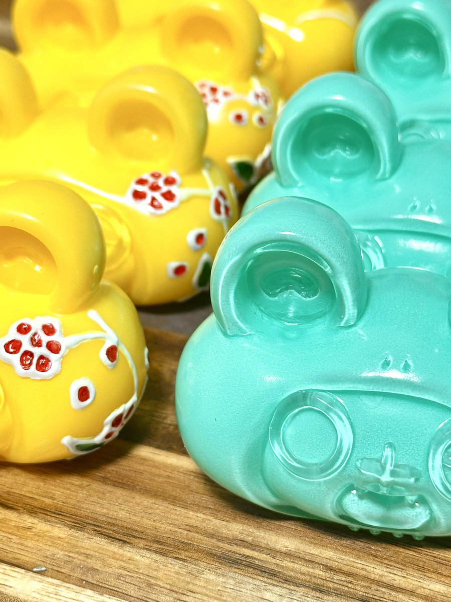 なかなか実物に近い色に写ってくれないカラーたちです。(色の補正で