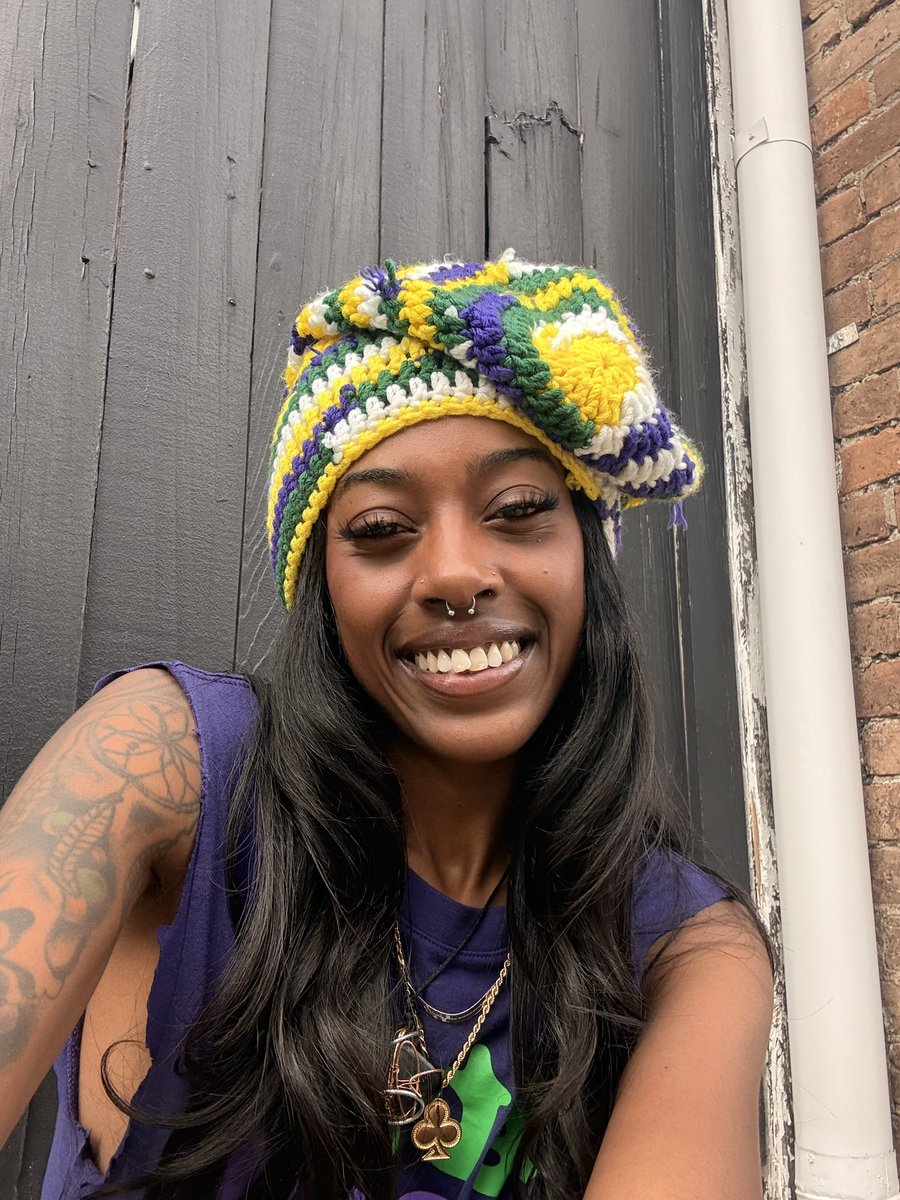 gilstarks's tweet photo. My mama ATE with my pants and beanie 😍 https://t.co/4J06snOwNr