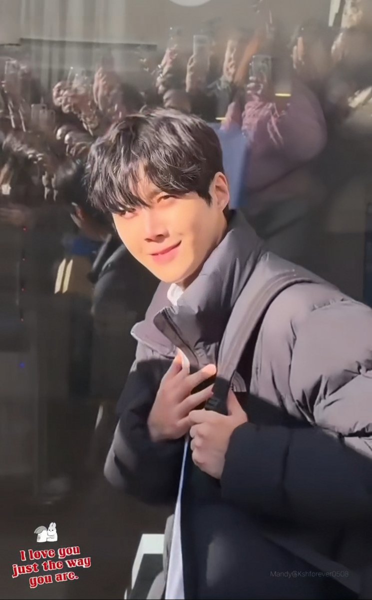 MandyMore241799's tweet image. After seeing Seonho’s face ystd. I think I prefer the day performance now since we can see Seonho's  smile so much more clearly~🫶😇💙 @KIMSEONHO_offcl ✌️ 
 
#KimSeonHo 🤟​
#KeepSmiling 😊 
#KeepShining ✨