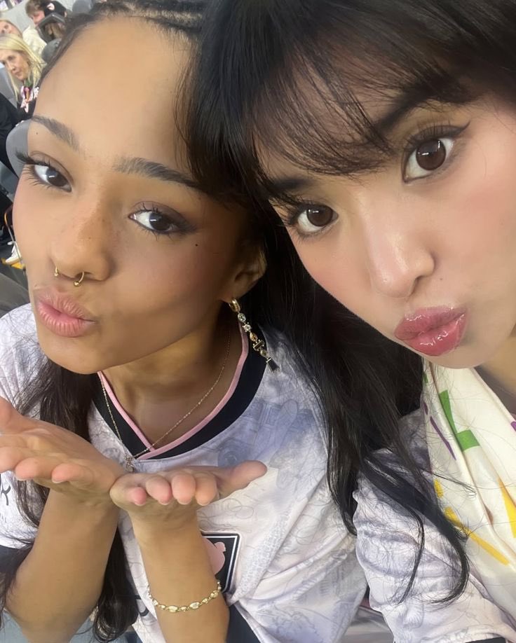 ˚୨୧⋆ manon & sophia ｡˚ ⋆ tweet media