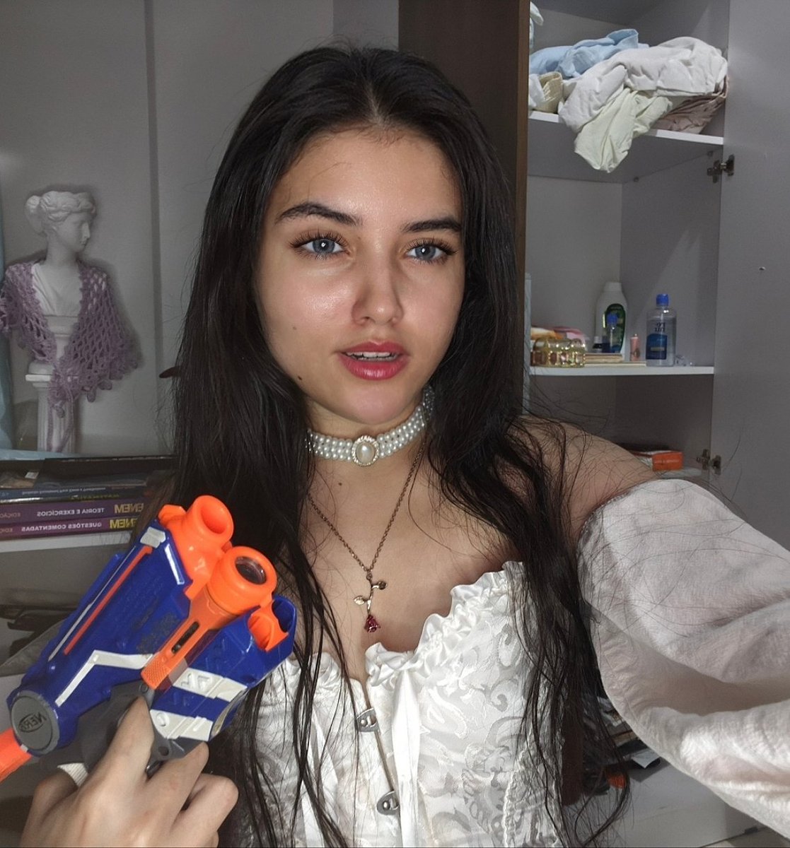 books_4nne's tweet image. Looking for new moots  🩷🏹🎀

21y, She/Her, student, writer.

☆ Games: The sims 4, Resident Evil, God of War, Hogwarts Legacy, GTA...

☆ Books: Especially romance and fantasy.

☆ Series: GOT and all the ones from this universe, Peaky Blinders, Supernatural, Reign, The Vampire