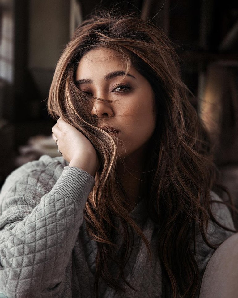 allchartsPH's tweet photo. 7 years ago today, Moira Dela Torre released her multi-platinum certified debut studio album 'Malaya'. https://t.co/sA9hwVqjgi