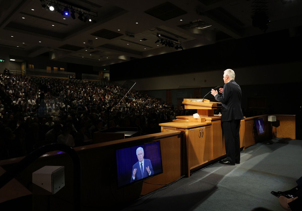 Dieter F. Uchtdorf tweet media