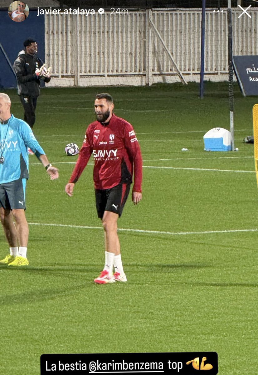 📸🚨— مدرب كريم بنزيما الشخصي خلال تواجده في تدريبات الهلال  

الوحش كريم بنزيما الأفضل ☝🏻💙
