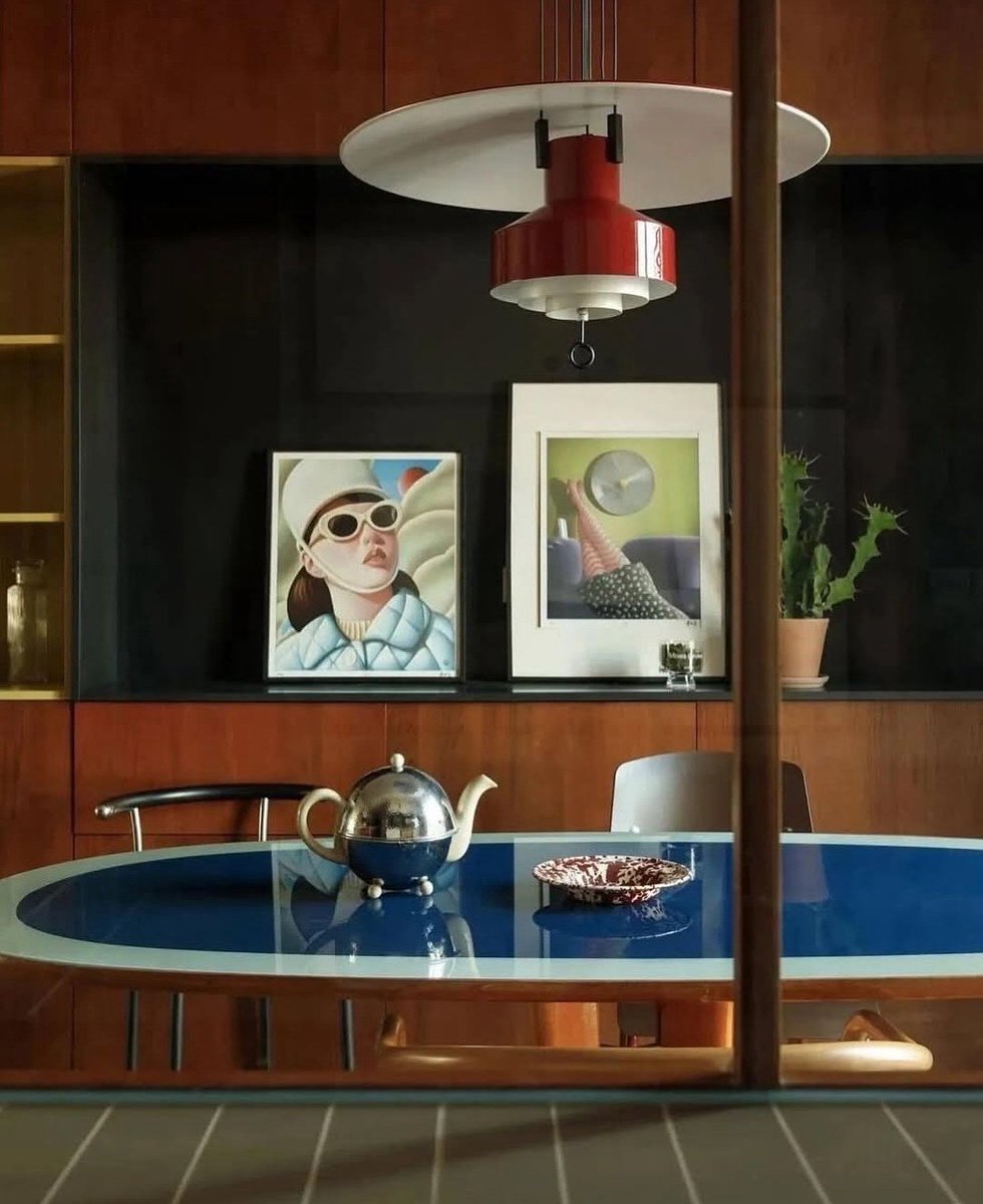 TOLLIstudio's tweet photo. Mid-century restraint. Graphic punch.
Walnut panels set the base.
Checkerboard tile sharpens the fireplace.
Color lands in controlled hits — green, rust, blue.
Balance warm timber with crisp geometry to avoid nostalgia overload.
#MidCenturyModern #ColorDiscipline #DesignBalance

heretoinspire74