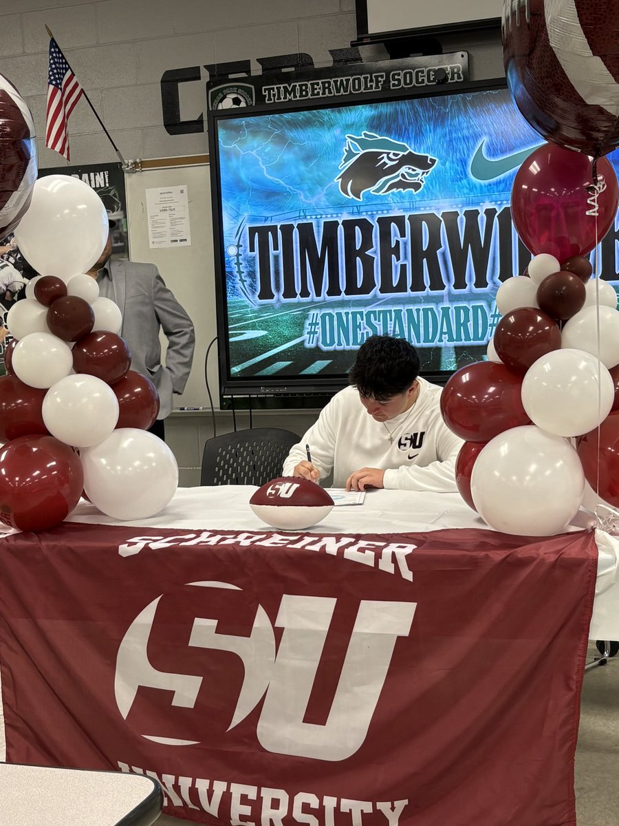 realjakholbrook's tweet photo. What a cool experience getting to watch client @SilgueroLuke sign to @SchreinerFB today. Thank you to @Cedar_ParkFB @CoachQCPProud and @SilgueroLuke family for inviting me to this special day. Now the real work begins! 😈💪 #longsnapper https://t.co/5ZlJLdbd2W