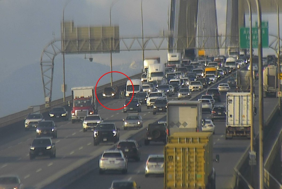 ⚠️ #AlexFraserBridge - Southbound vehicle incident is blocking