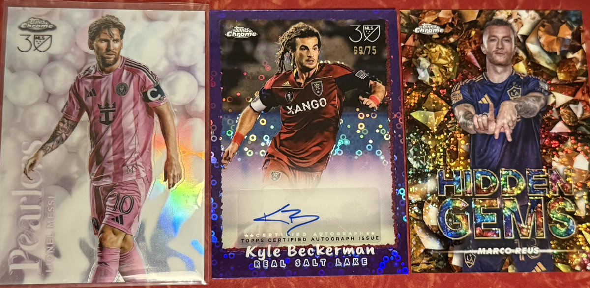AndrewM_Cards's tweet photo. Messi case hit, Reus hidden gems 10/10, and former usmnt player auto. Not bad for an MLS box https://t.co/HJQ9EijvFp