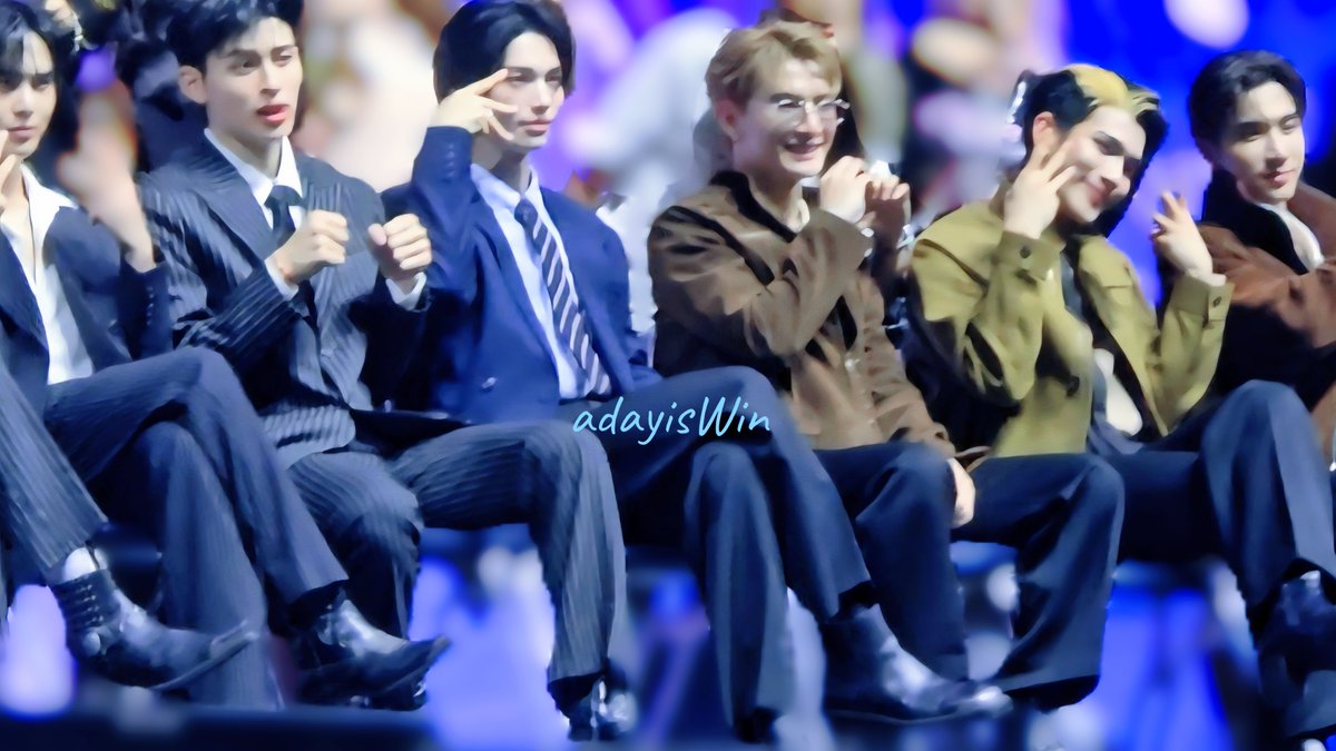 Morning Win 🐱🪩
หนวดแมวแบบติดแกลม

<a href="/winmetawin/">Winmetawin</a>