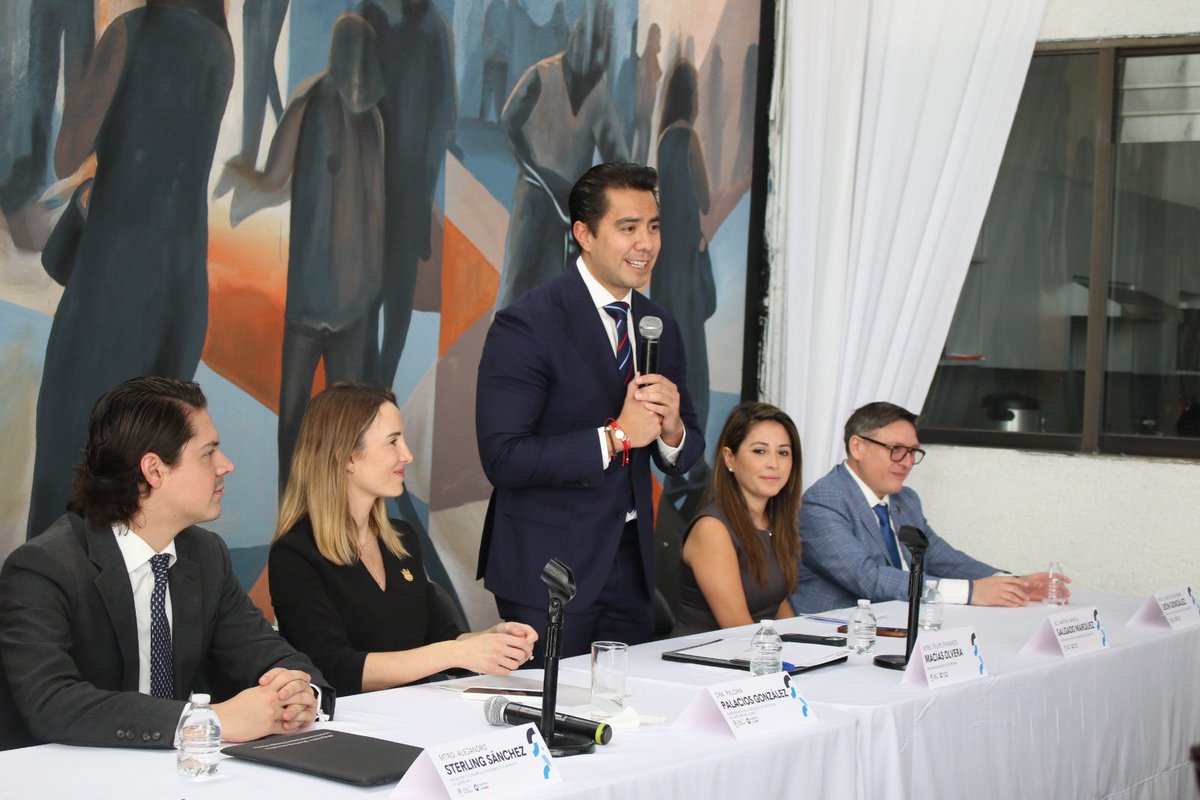 La Representación de Nuevo León mantiene una agenda de intercambio de buenas prácticas culturales y turísticas con dependencias de los diferentes niveles de gobierno. Con ese objetivo, asistimos a la recepción y muestra fotográfica “El Futuro Económico de Querétaro”, donde