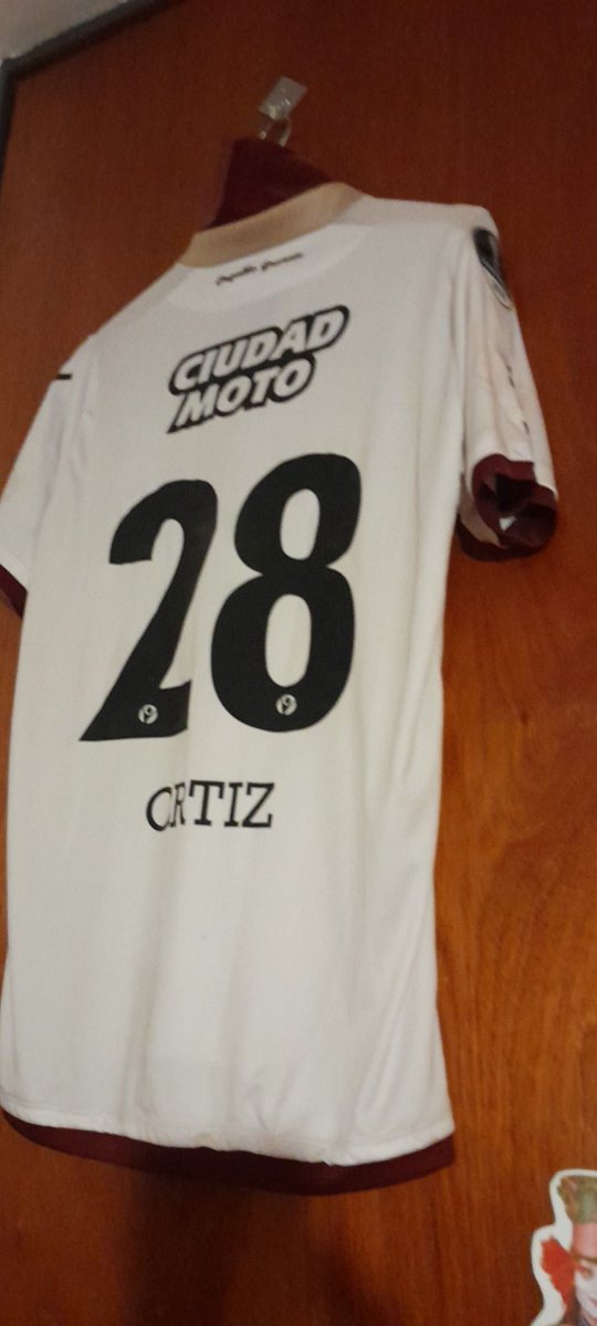 elrama1981's tweet photo. @sashajrr Ortiz (?) de lanús, preparada para juego, sudamericana 2018 https://t.co/BvFbmyQQit