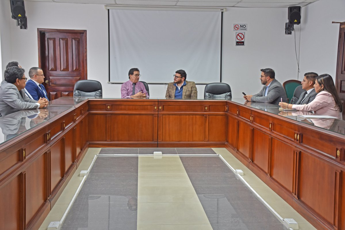 DinarpEc's tweet photo. #DinarpIbarra | Paolo Grijalva, director nacional, mantuvo una reunión de trabajo con Miguel Naranjo-Toro, rector de la @UTN_Ibarra, a fin de establecer las bases de un convenio marco de cooperación institucional.

#ElNuevoEcuador🇪🇨 https://t.co/QHPTjhKdFo