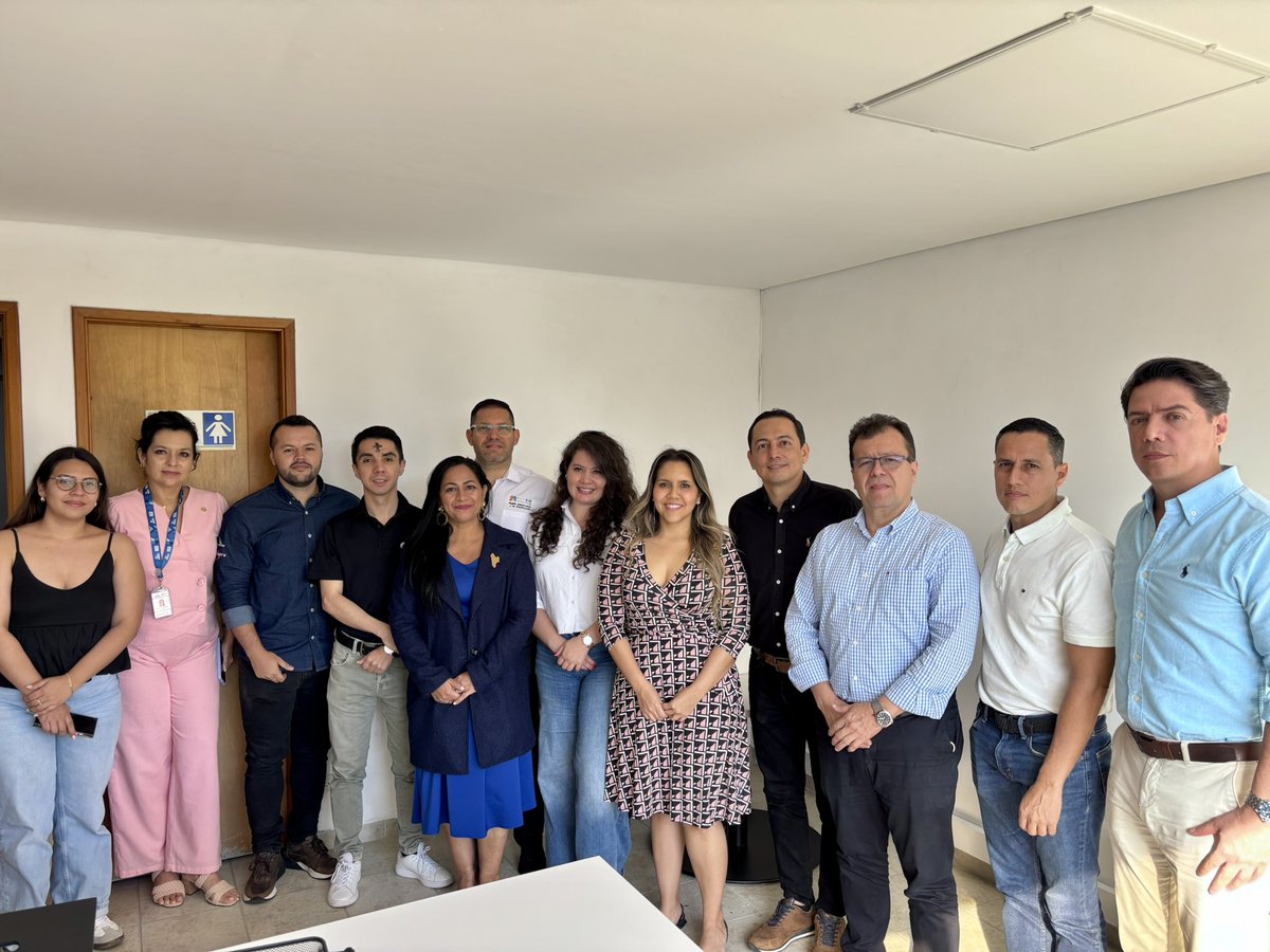 Participamos en la #MesadeAlianzaLogísticadelTolima en la <a href="/ANDI_Colombia/">ANDI</a>, junto con el <a href="/MinTransporteCo/">MinTransporte</a>, la @ccideibague y <a href="/desaecotol/">Secretaría de Desarrollo Económico Del Tolima</a>. Socializamos el Plan Logístico Regional y actualizamos la Agenda de Competitividad fortaleciendo así la logística y comercio de la región RAP.