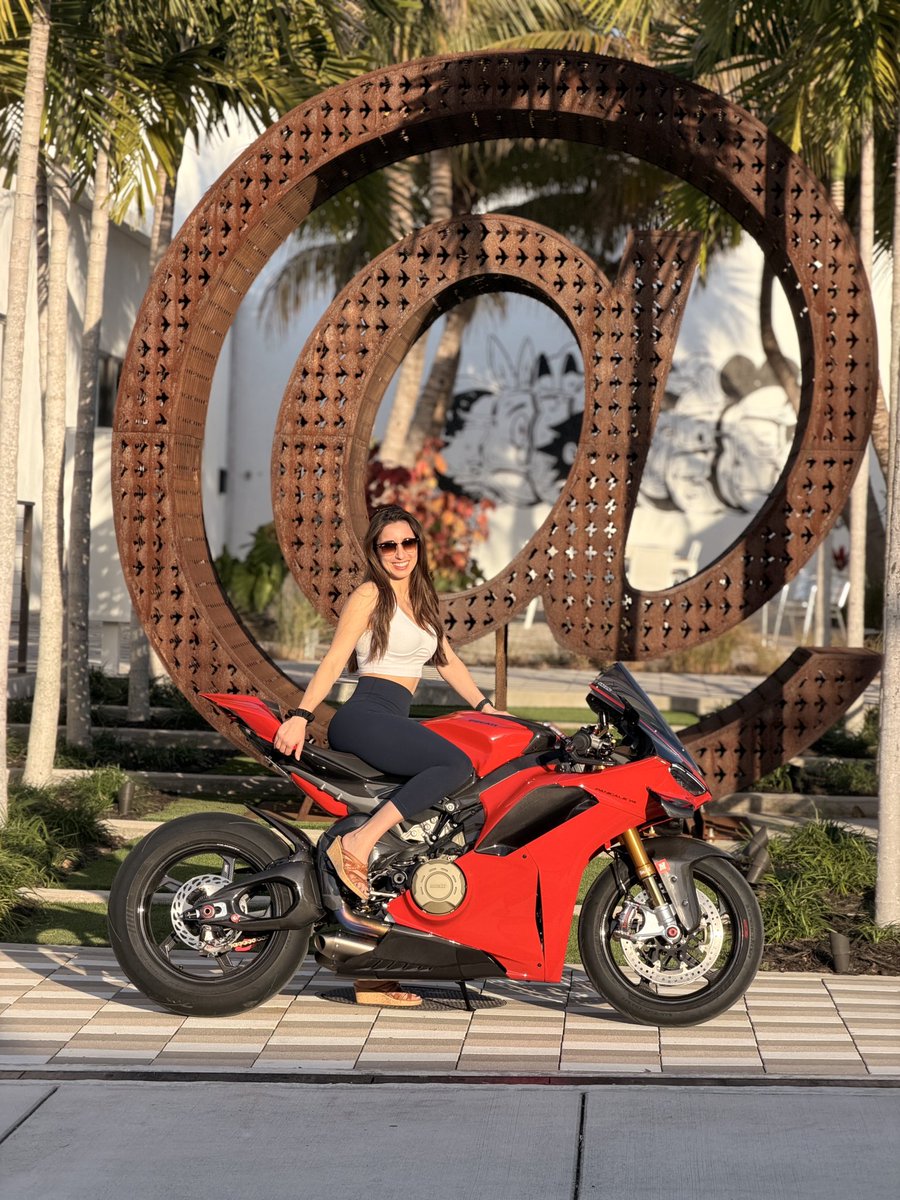 Christina Khalil tweet media