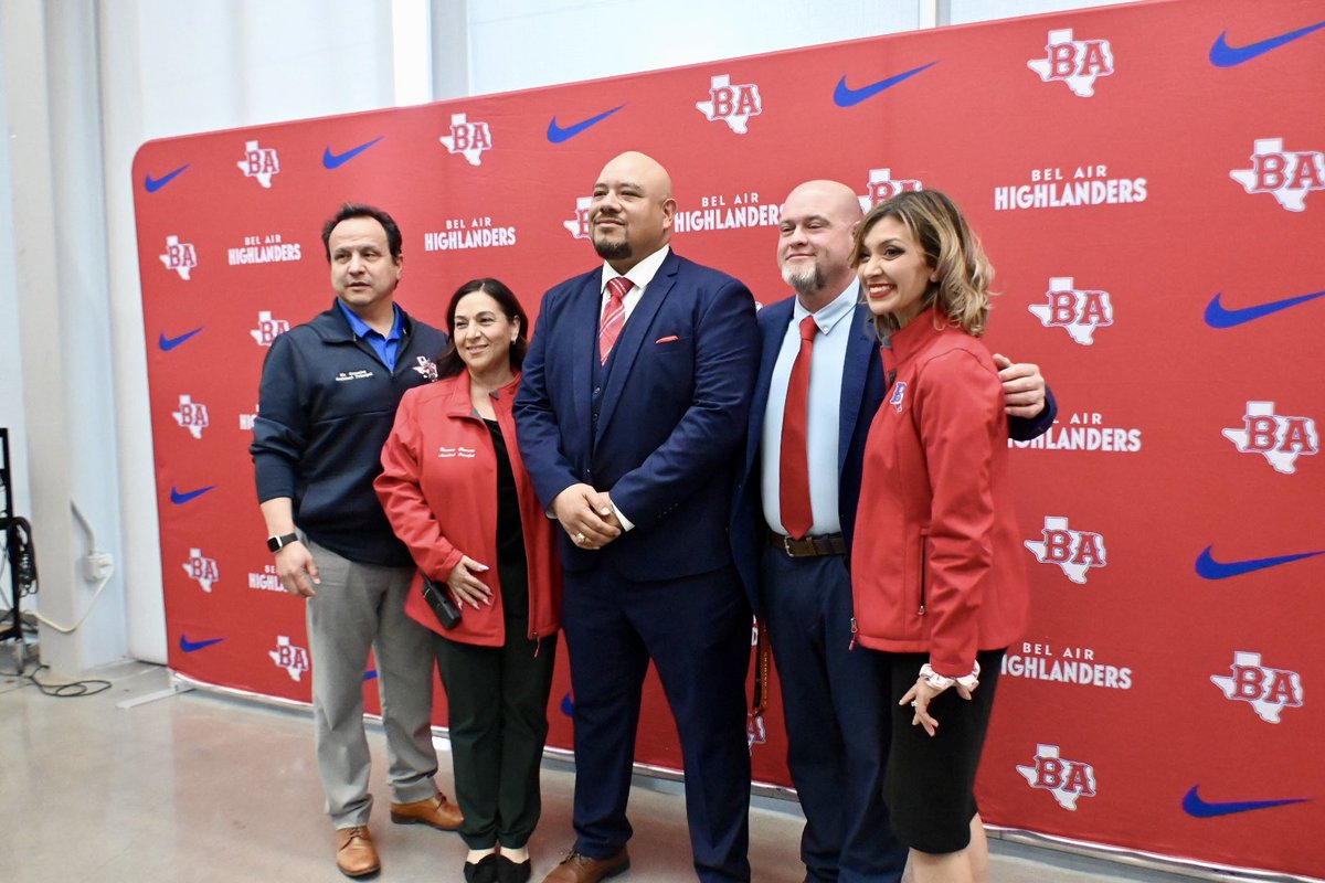 epsportsnet's tweet photo. Bel Air High School has a new Head Football Coach and Athletic Coordinator, as they officially announced Ariel Famaligi will take over for the Highlanders. 
#epsportsnet #TXHSFB #BelAir 
@YISDAthletics1 @Coach_Fama https://t.co/LmAIHlN0fD
