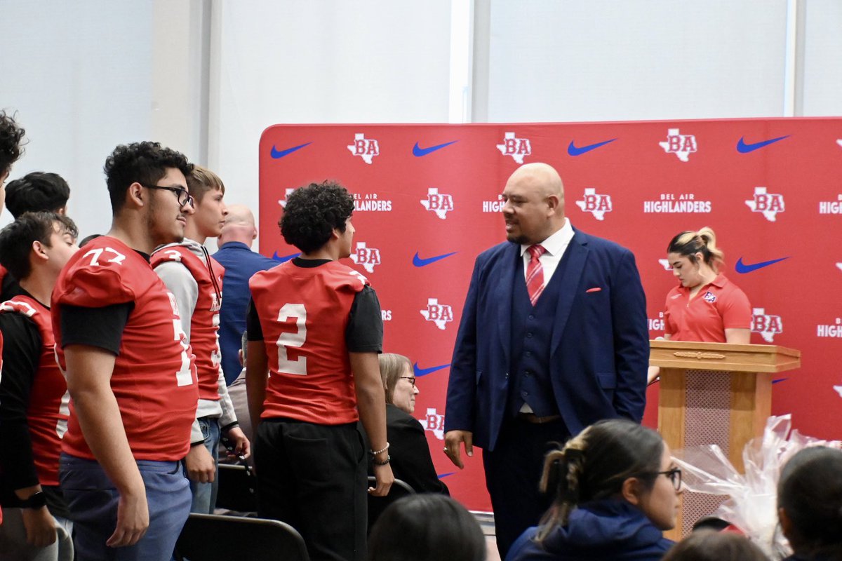 epsportsnet's tweet photo. Bel Air High School has a new Head Football Coach and Athletic Coordinator, as they officially announced Ariel Famaligi will take over for the Highlanders. 
#epsportsnet #TXHSFB #BelAir 
@YISDAthletics1 @Coach_Fama https://t.co/LmAIHlN0fD