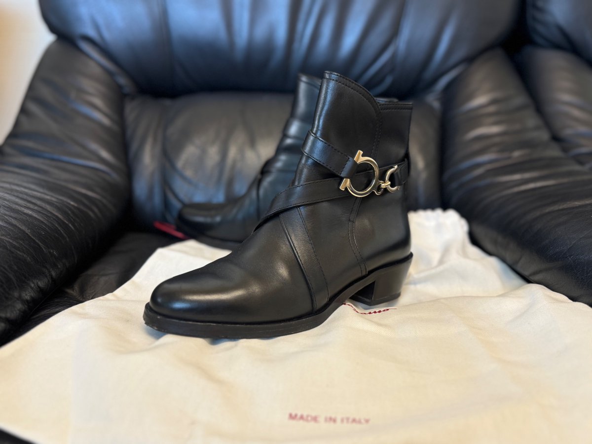 new arrival salvatore ferragamo leather heel boots フェラガモの