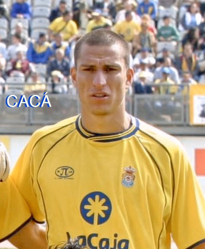 #MemoriaUDLP
Hoy cumple 47 años Carlos Eduardo Ferrari 'CACÁ', 19/02/1979, Paraná (Brasil). El ex delantero ítalo Brasileño fue jugador de la <a href="/UDLP_Oficial/">UD Las Palmas</a> en la temporada 2004-05, en 2ª B. Disputó 30 partidos de Liga con los amarillos, en los que anotó 12 goles.
