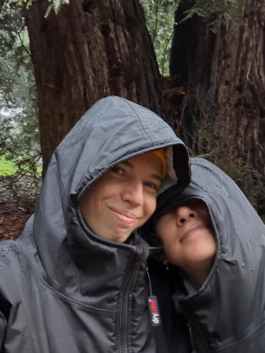 📸 Tobin en IG: "love yours"

Traducción: hola vine a darles el mejor photo dump de la historia