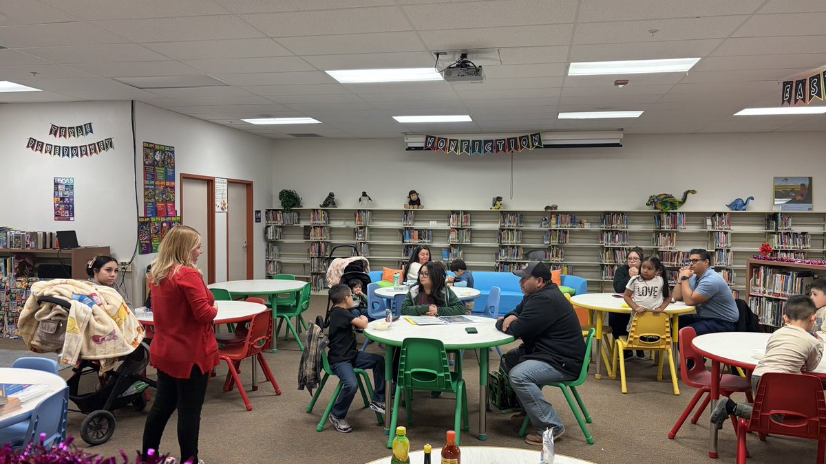 ACarrasco_IES's tweet photo. Time for some family fun!! A shoutout to @ITerrazas_IES for helping create memorable moments for our families during Latino Family Literacy Night! โค๏ธ ๐๐ #ItuarteKnights #TEAMSISD https://t.co/sgqRKThk6J