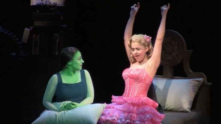 promiseswoven's tweet photo. https://t.co/lp9bDCeOZk broadway!mabel you are so loved by me https://t.co/4N6yScE963