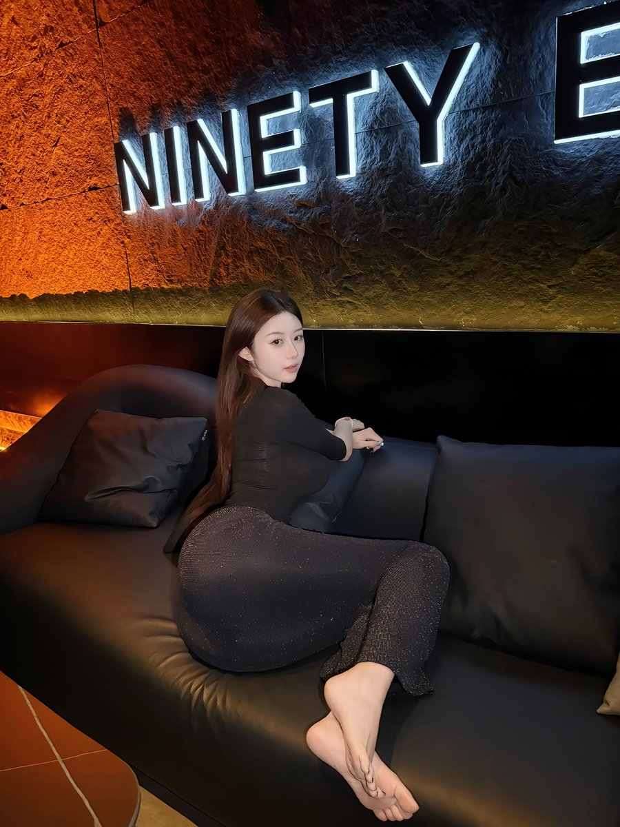 V e v i y e tweet media