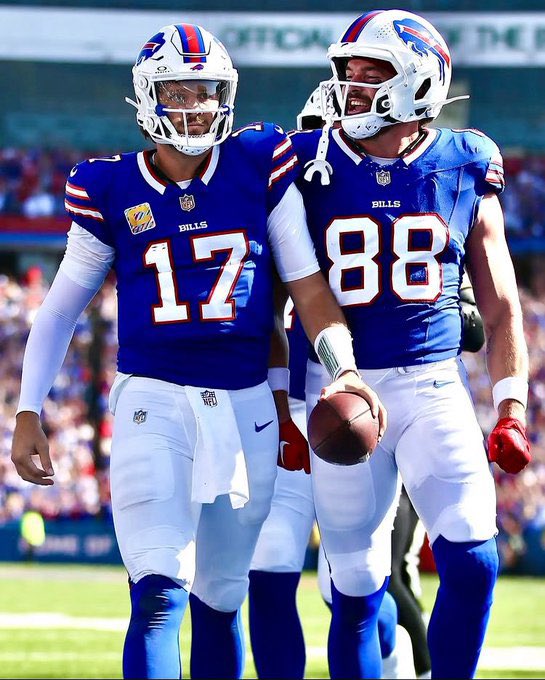 BillsOnReal's tweet photo. Fun Fact:

Josh Allen averages the most total yards per game in NFL playoff history (310) https://t.co/estcvSYT2b