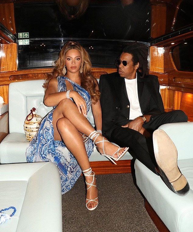 PopFusionHQ's tweet image. 🚨🚨🚨According to a document obtained from the recently discovered Epstein list files, Beyoncé and Jay-Z’s names were absent from the list of prominent individuals, and the FBI concluded that they had NO involvement in ANY criminal activity.