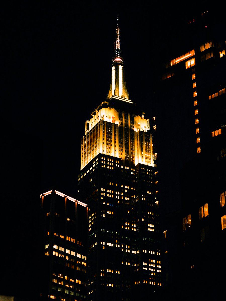 The city keeps its lights on for a reason.

📷: kadirsstills/IG