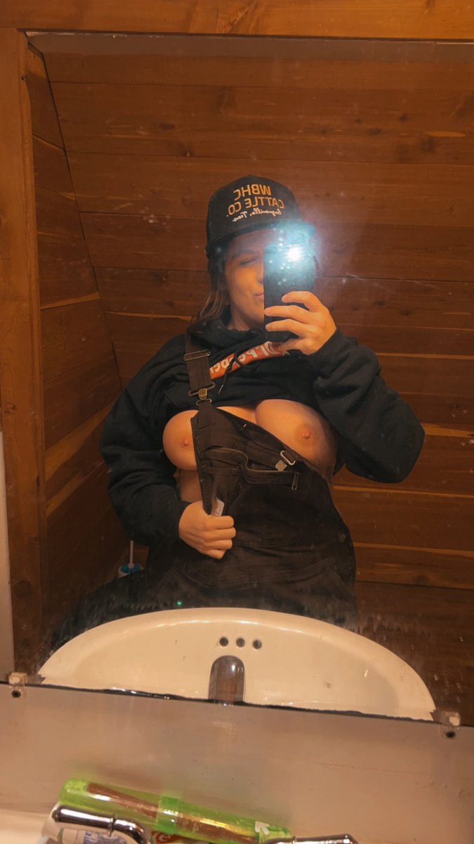 Rt if you like blue collar women