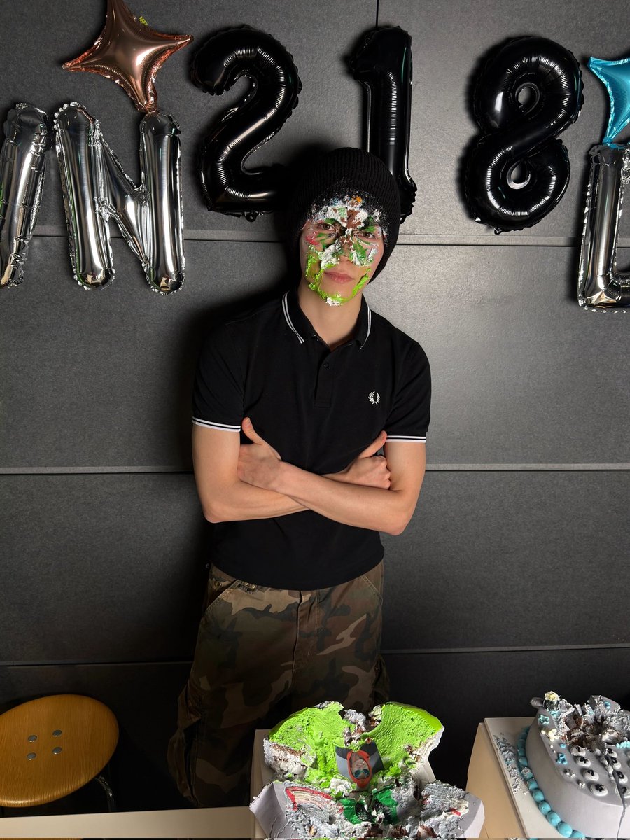 아웃겨
근데 이 사진 묘하게 버파이ㄷㅓman 같내 좋아라