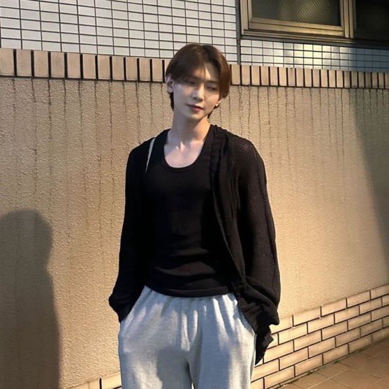 i need to see these specific two in these specific outfits and they should fuck against the glass where sh is getting pressed up against said glass and ys doesn’t let him fall, despite how much sh squirms and shakes send post