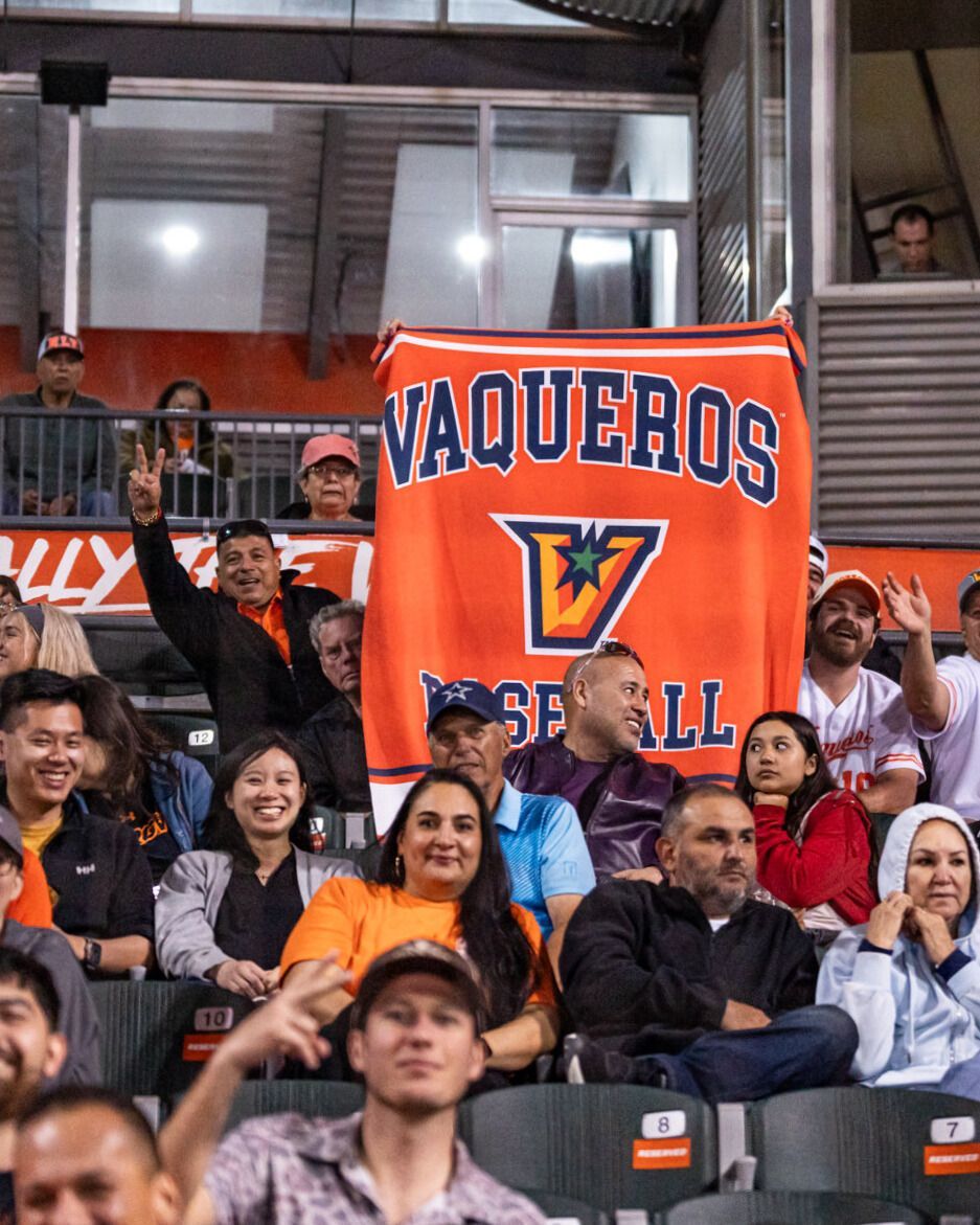 d1baseball's tweet image. The crowds for @UTRGVBaseball have been loud, proud and PACKED to start the year 🏟️

5,862 Friday
5,040 Saturday
2,291 Sunday
6,588 Tuesday

🔗 d1ba.se/3OiLFAG