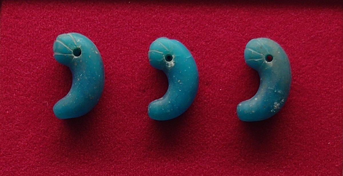 国宝 丁字頭勾玉 ガラス製 平原王墓@福岡県