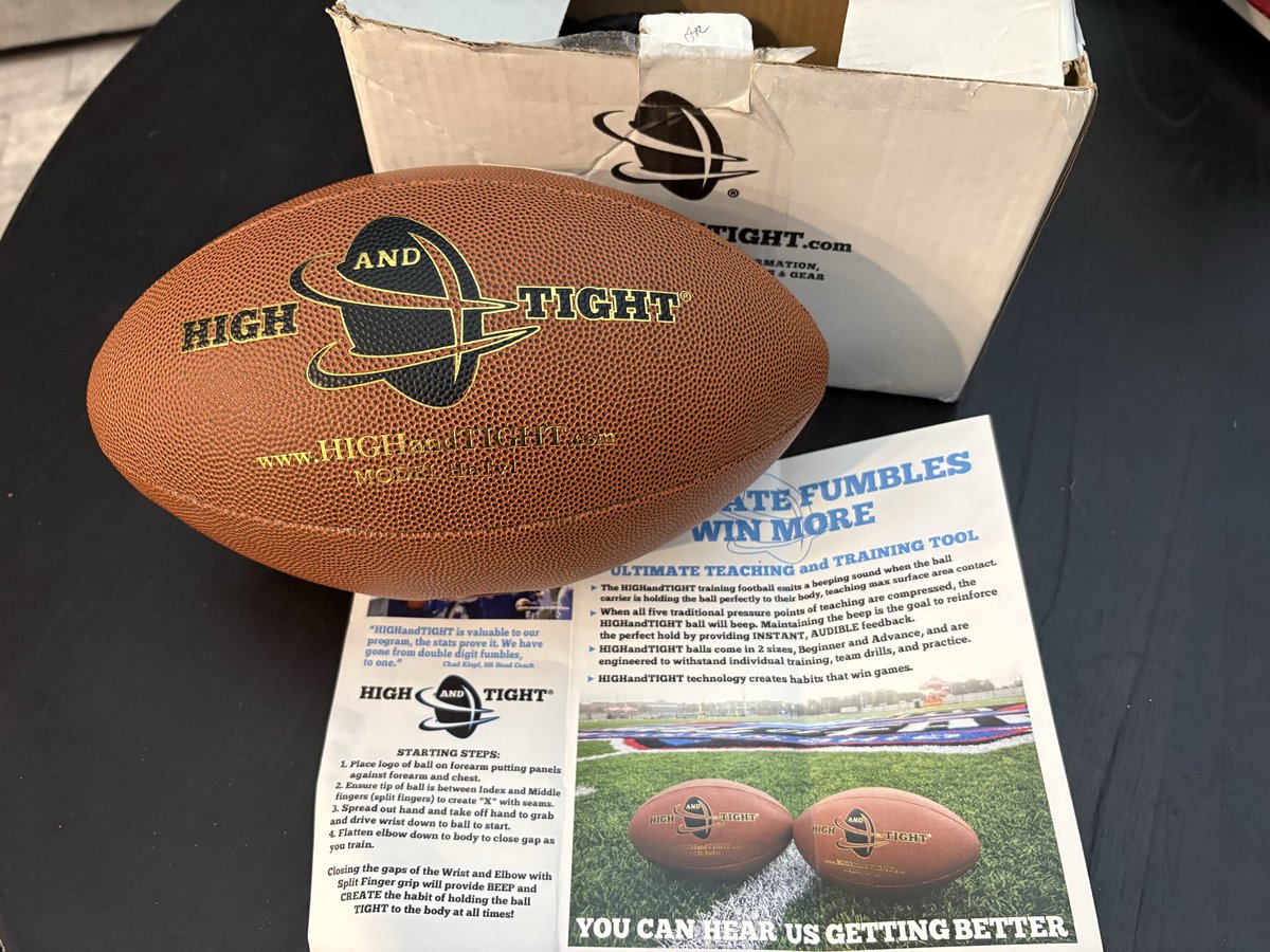JordonRooks28's tweet image. High &amp;amp; Tight ball @HighandTight1 just came in 🔥Can’t wait to put it to work tomorrow.
#RunningBack #RBTraining #BallSecurity #OffSeasonWork