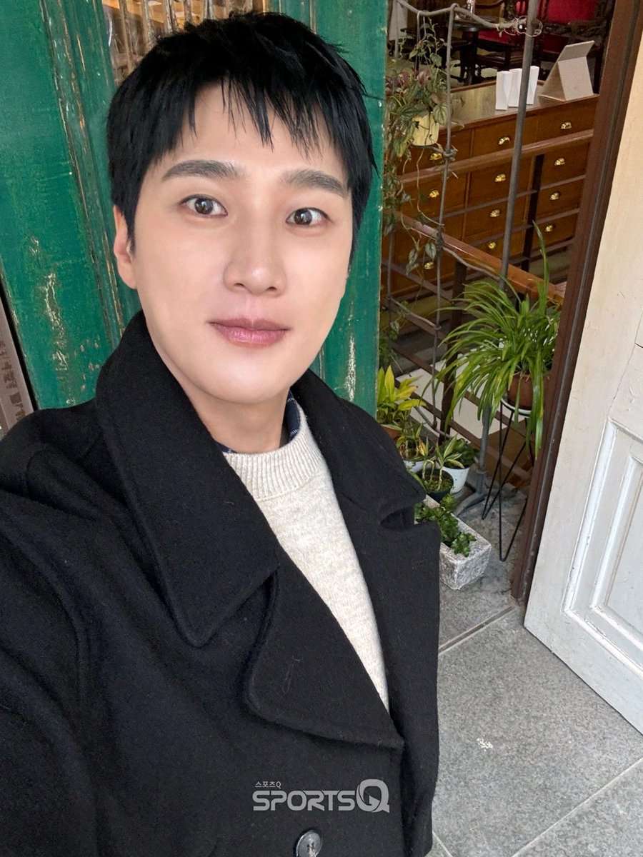 [인터뷰Q 비하인드 셀카 - 안보현]

'스프링 피버' 선재규 역의 안보현
촌므파탈 벗고 훈훈 코트 '뀨'💛

#안보현 #AHNBOHYUN