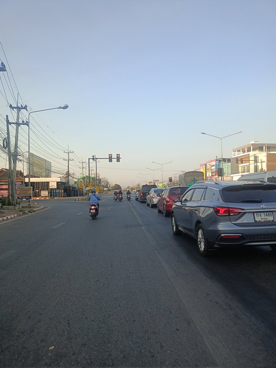 ติดทุกไฟแดง เออเอ้าาา 😅😅😅
สมชื่อเมือง 100 ไฟแดง 🤣🤣🤣
#เพชรบูรณ์