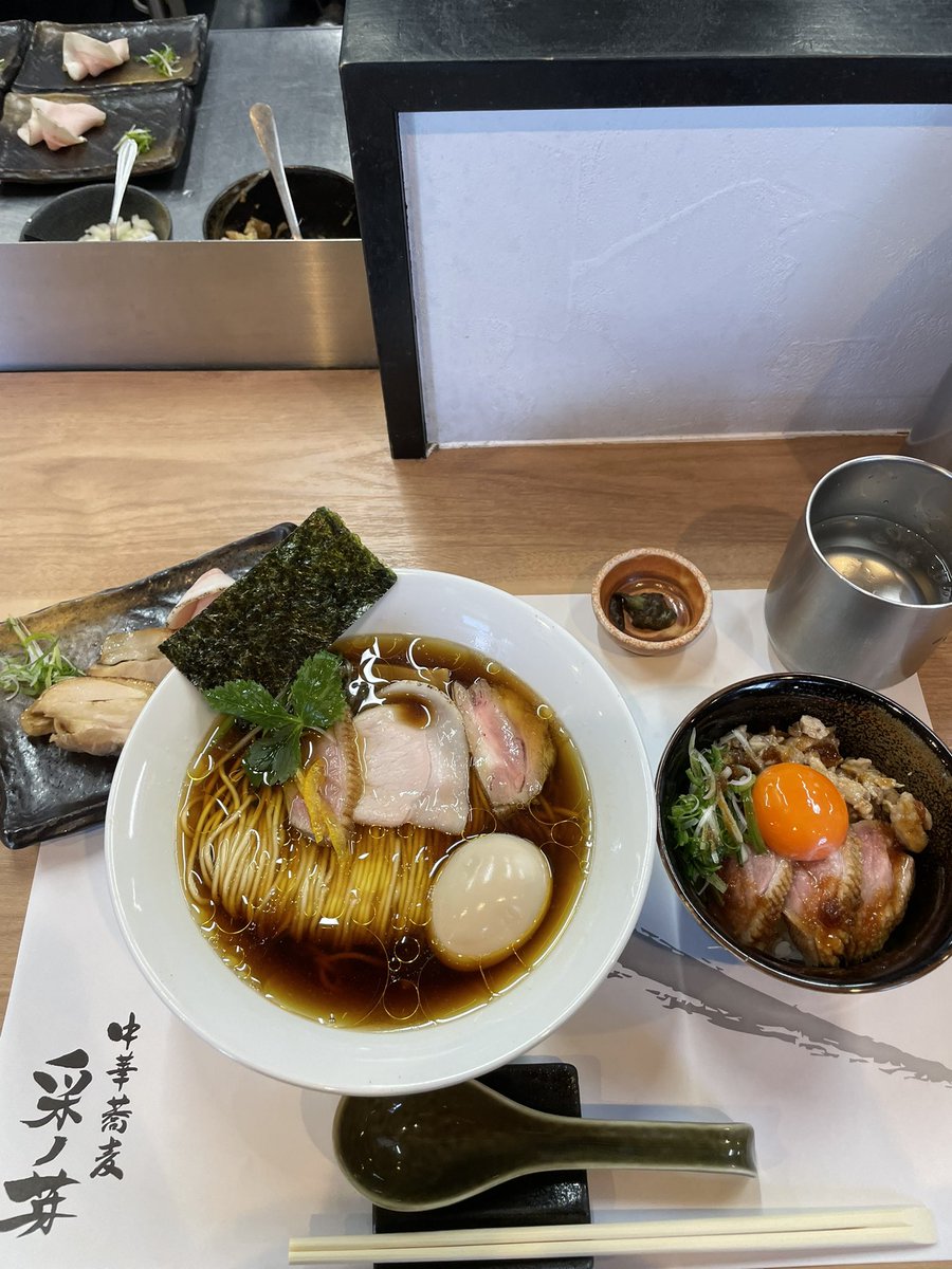 oyt_cd's tweet photo. ここの"鴨と鶏の醤油ラーメン"は本当美味しい https://t.co/iD3eTWtJbs