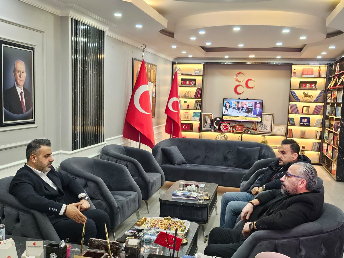 Batman Özel İdare Gençler Birliği Spor Kulübü 2. Başkanı, Mali Müşavir Aziz Gökdemir Bey’i İl Başkanlığımızda ağırlamaktan memnuniyet duyduk.

Verilen emeklerle beraber gençlerimizin sporla buluşması, sokaklardan sahalara ve hayata kazandırılması adına yürütülen çalışmaları çok