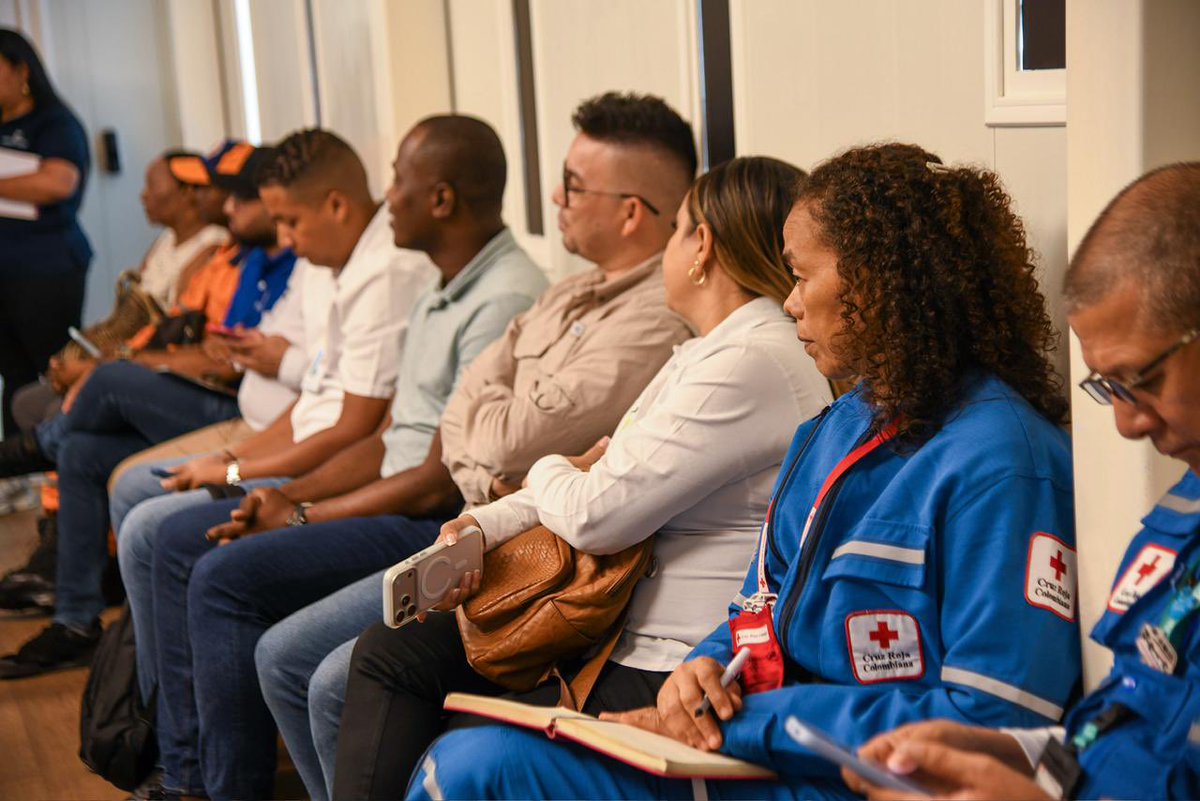 Participamos en la Sexta Sala de Crisis junto al gobernador Andrés Julián Rendón y alcaldes de la región, coordinando acciones frente a la ola invernal y anunciando inversión cercana a $70.000 millones para estabilizar los territorios. 🌧️🤝🏽

#AtenciónALasComunidades