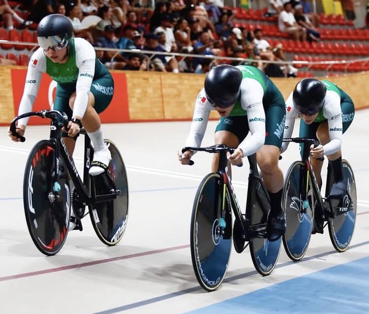 Medalla de oro! 🥇🇲🇽

Campeonas panamericanas

Daniela Gaxiola, Jessica Salazar, Yuli Verdugo y Marijo Vizcaíno se coronan en el Campeonato Panamericano de Ciclismo en Pista que se está realizando en Chile.

Ganaron la prueba de velocidad por equipos.